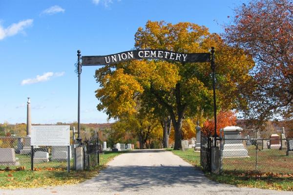 union_cemetery_gate_s